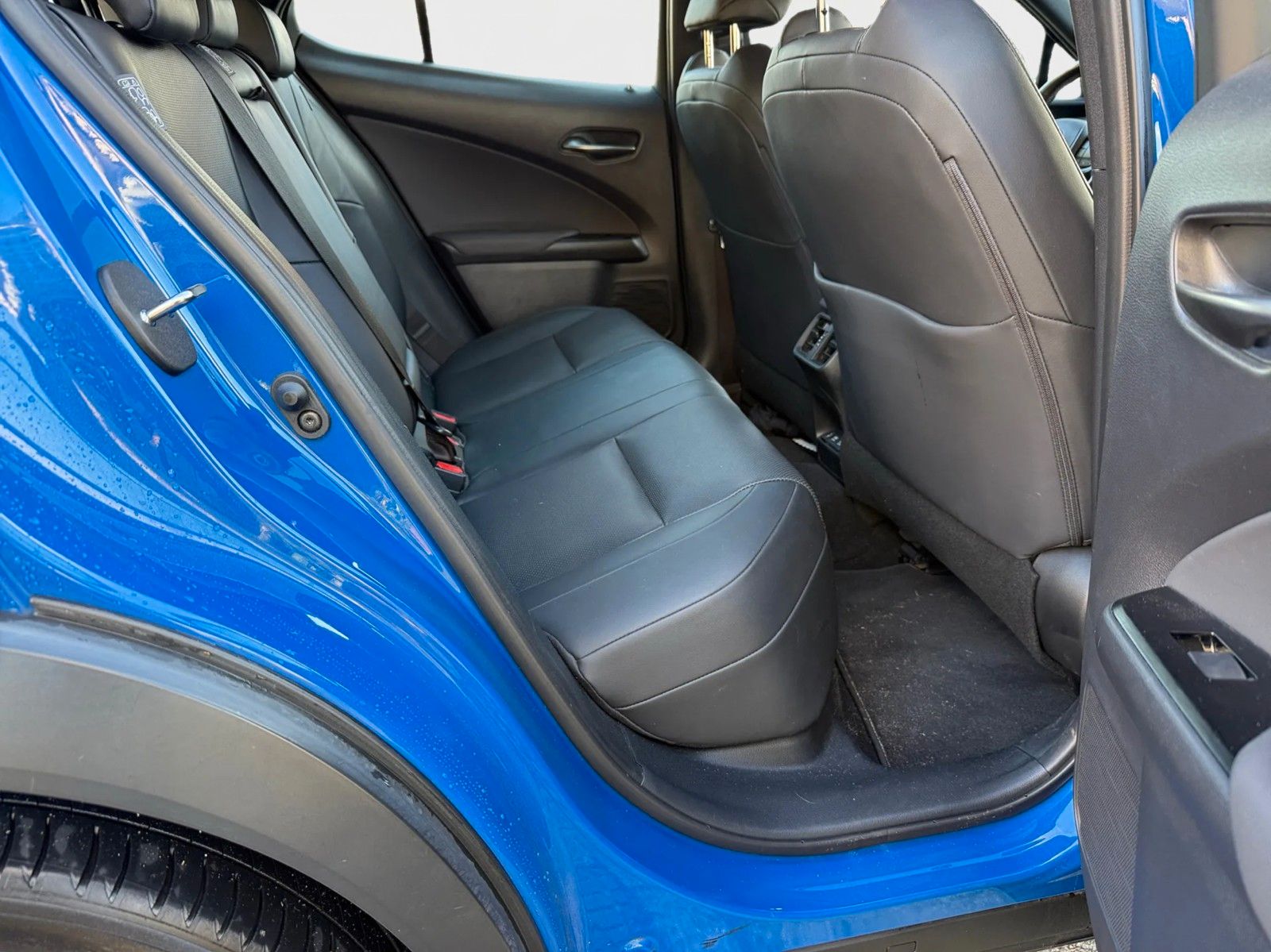 Lexus UX 300 e Mark and  Levingston export 16700 netto foto 7