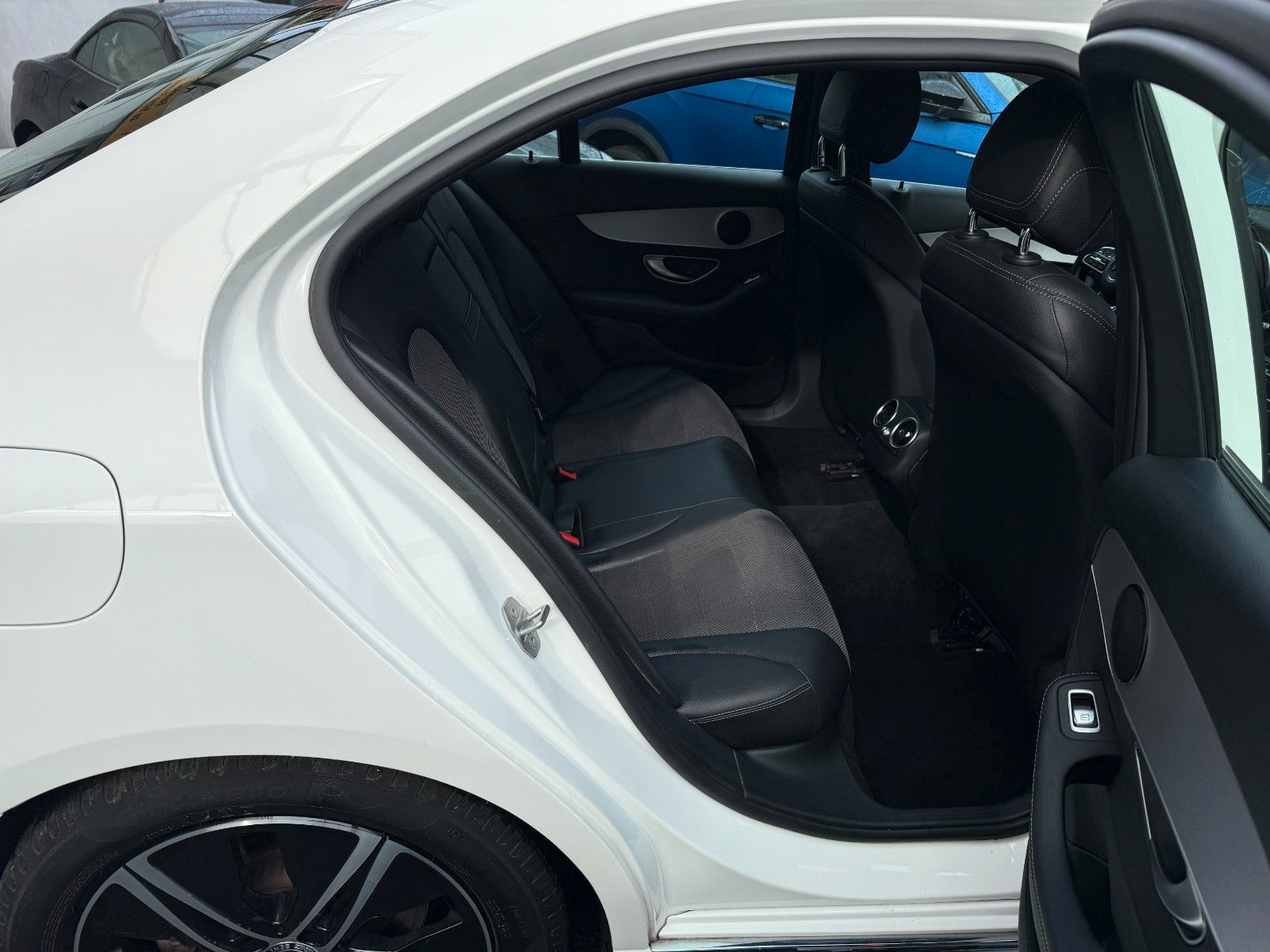 Mercedes-Benz C 180 Avantgarde NAVI/KAMERA/LED/TOTWINKEL/AMBIE foto 19