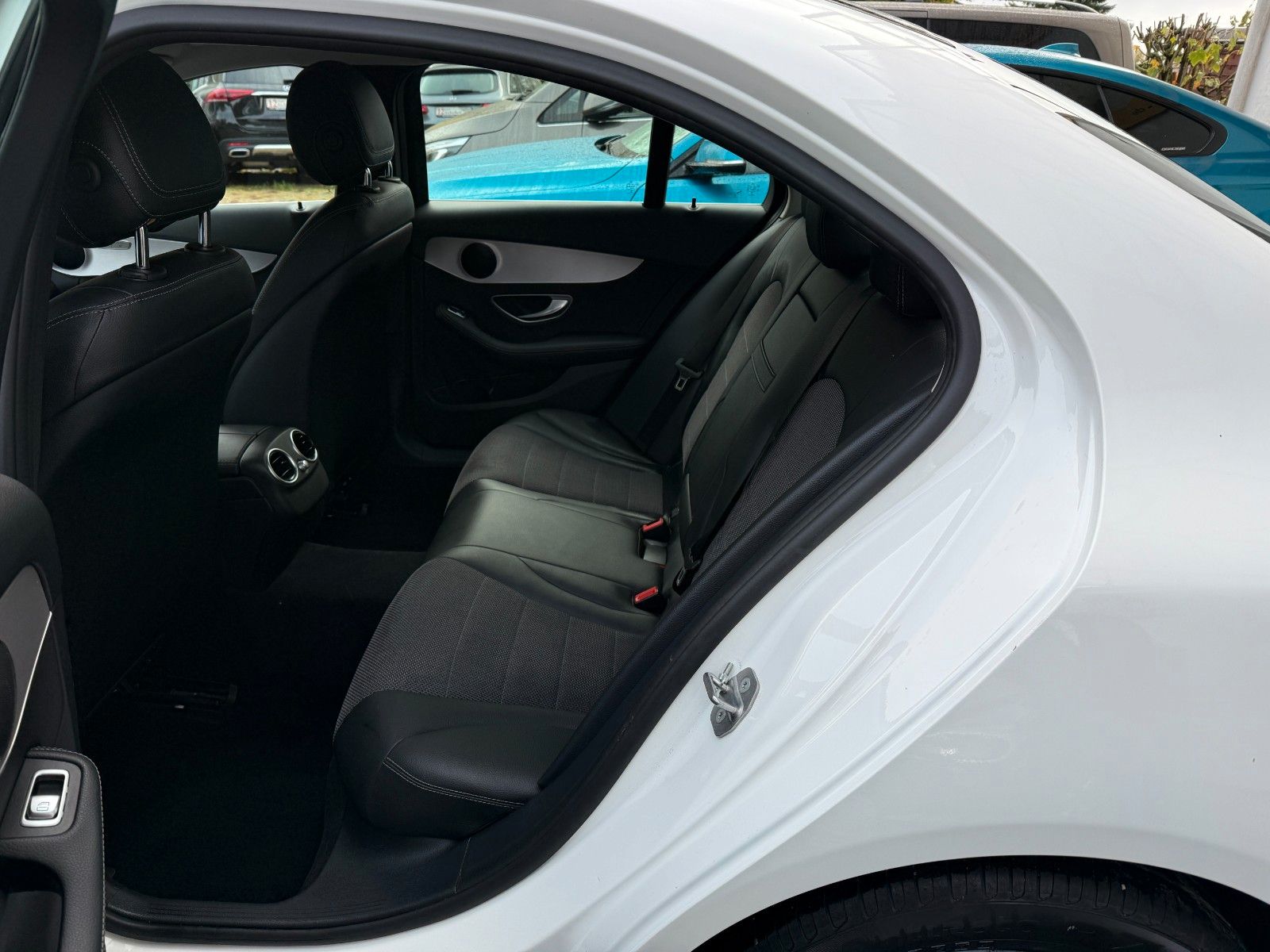 Mercedes-Benz C 180 Avantgarde NAVI/KAMERA/LED/TOTWINKEL/AMBIE foto 20