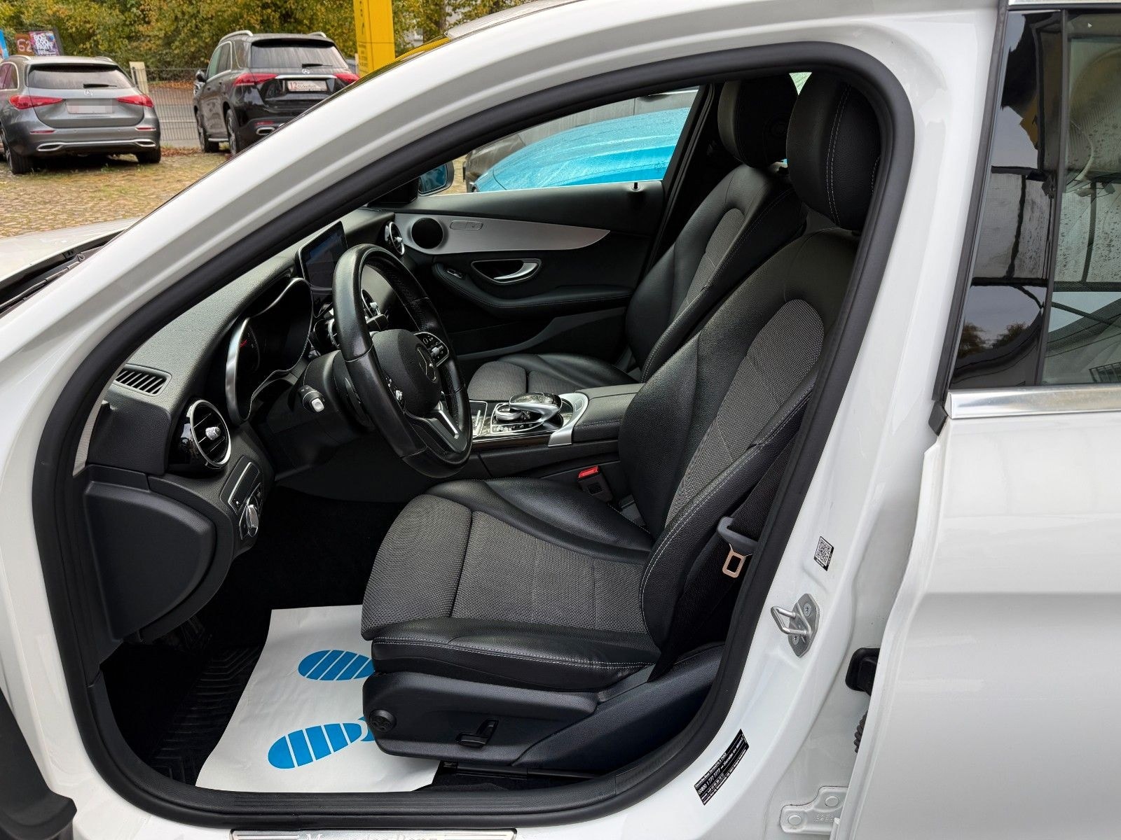 Mercedes-Benz C 180 Avantgarde NAVI/KAMERA/LED/TOTWINKEL/AMBIE foto 9