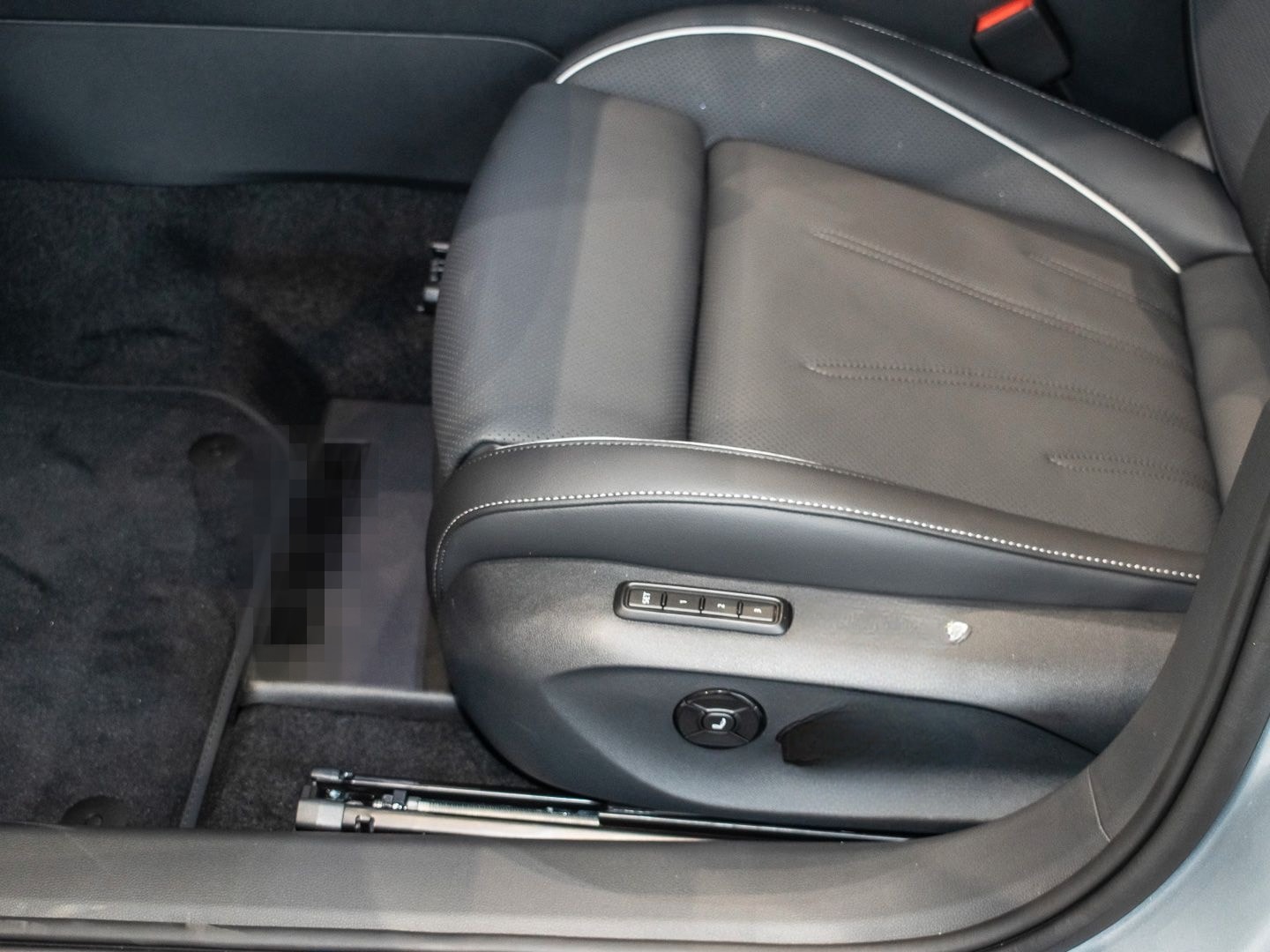 Volkswagen Passat Business 1.5 l eTSI OPF DSG NAVI/PANO foto 11