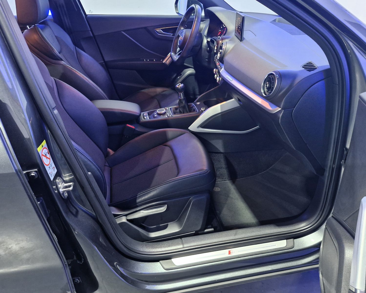 Audi Q2 1.4 TFSI S LINE / LED/LEDER/18 ZOLL/ foto 14