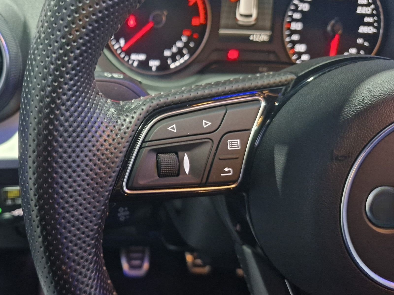 Audi Q2 1.4 TFSI S LINE / LED/LEDER/18 ZOLL/ foto 19