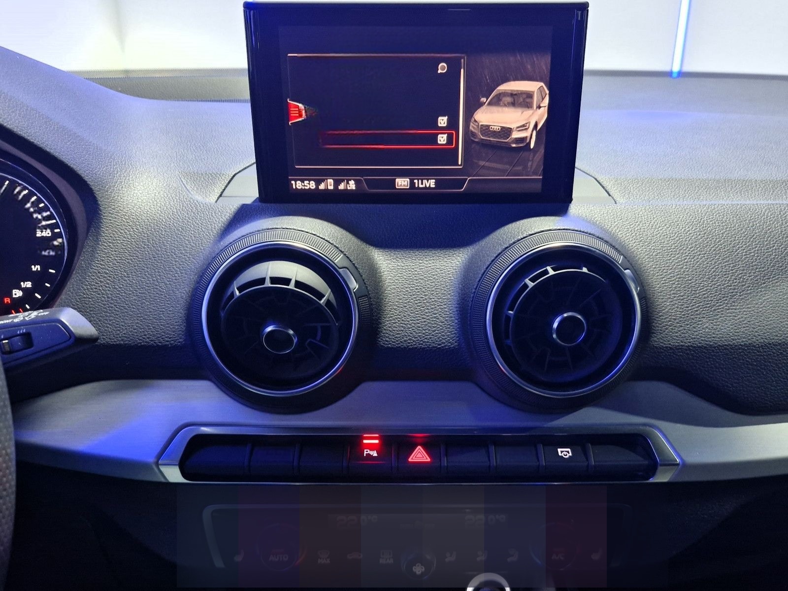 Audi Q2 1.4 TFSI S LINE / LED/LEDER/18 ZOLL/ foto 22