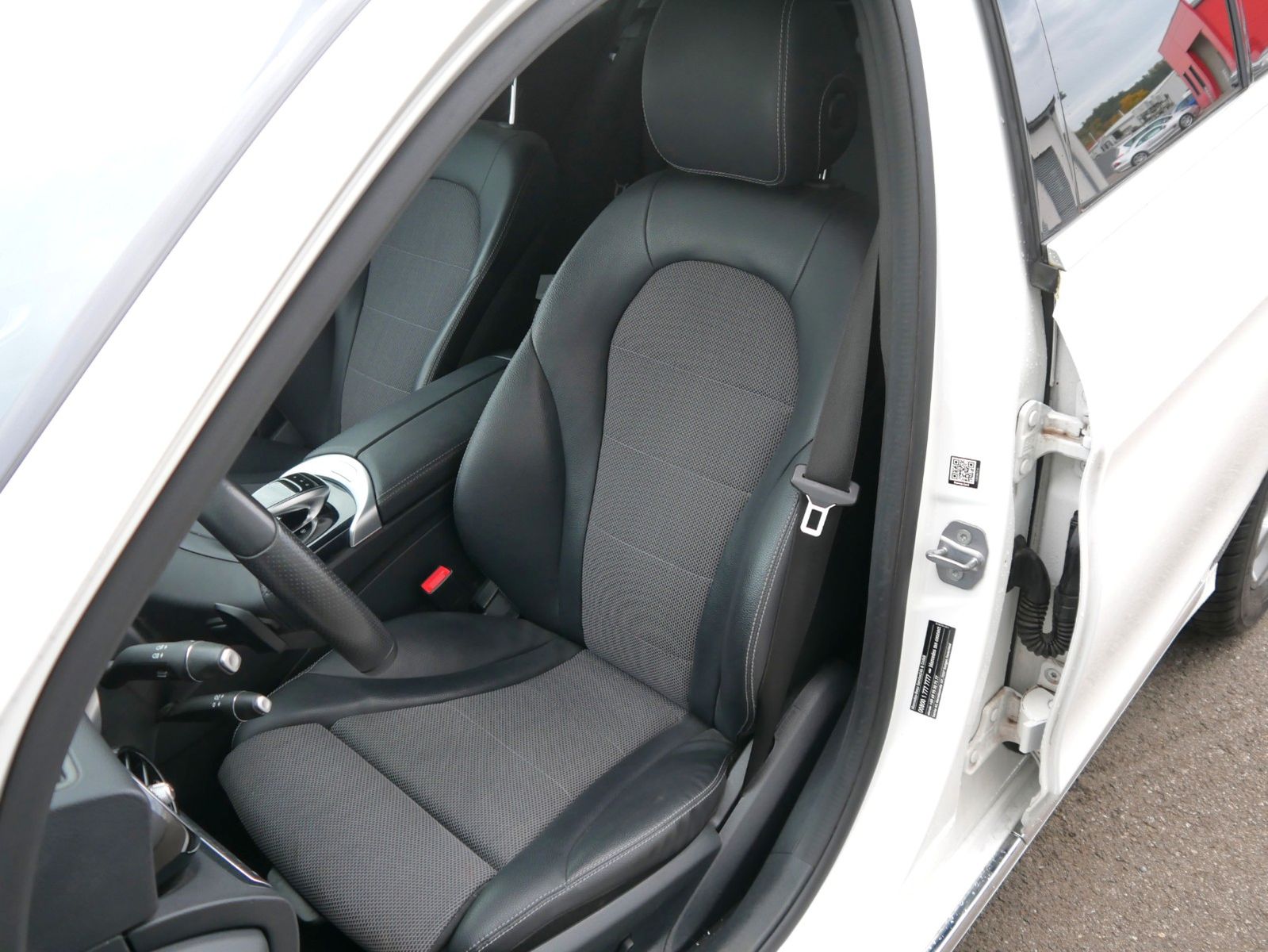 Mercedes-Benz C 200 T CGI Avantgarde NAVI/LED/KEYLESS/SPUR foto 8