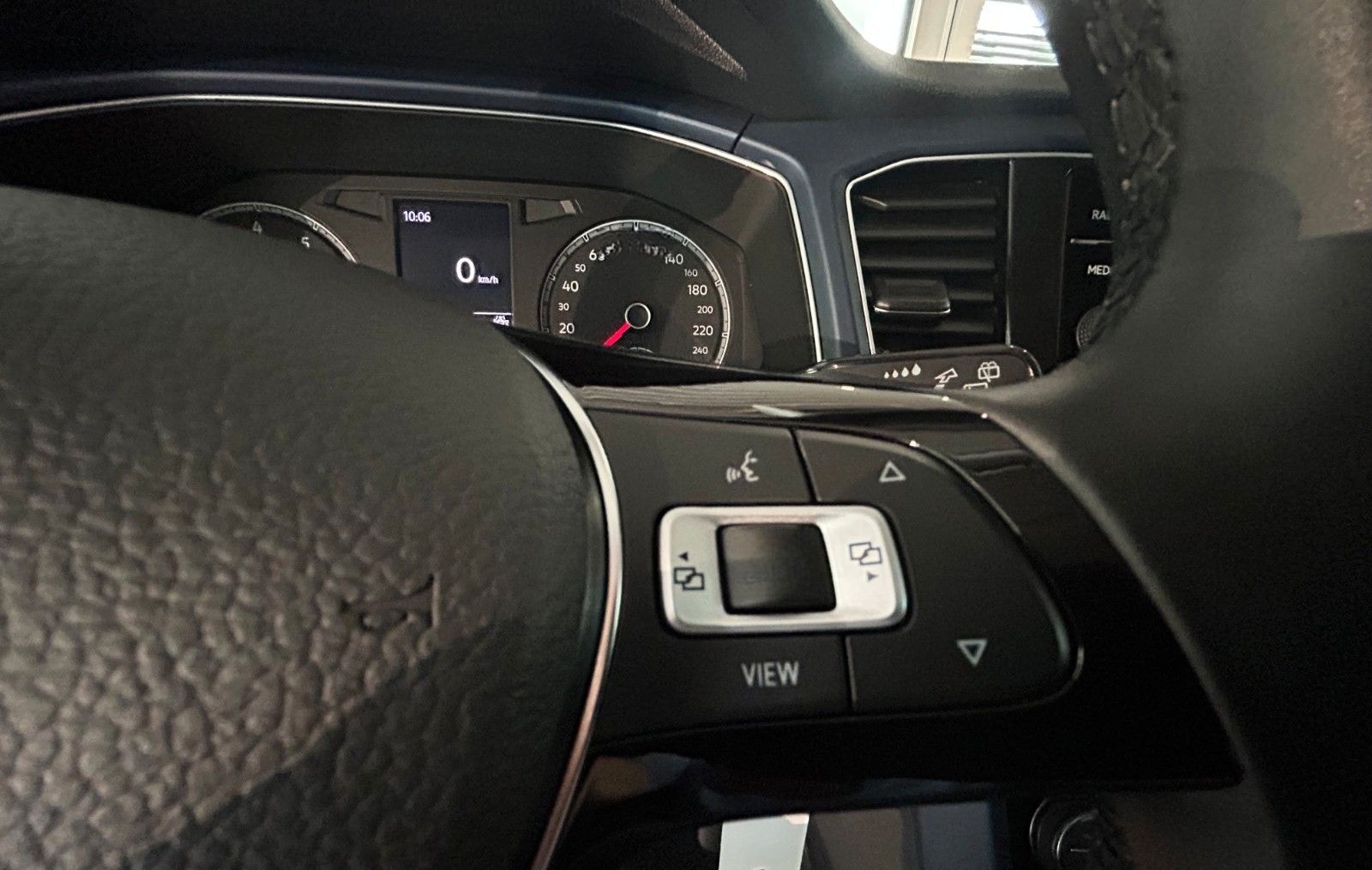 Volkswagen T-ROC 1.5 TSI United*NAVI*APP-CON*CLIMATRONIC* foto 17