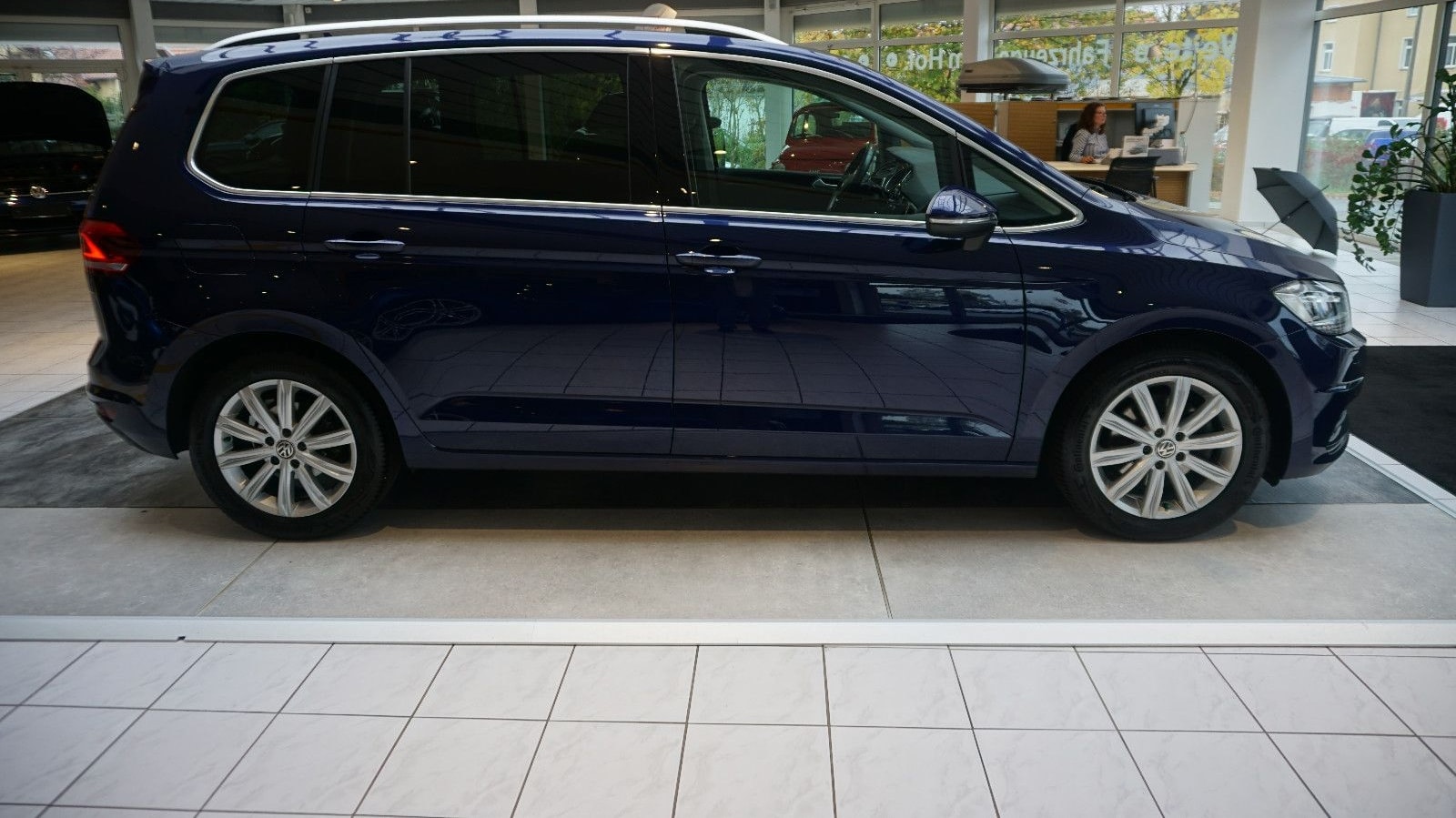 Volkswagen Touran Highline AUTOMATIK, NAVI, STANDHEIZUNG foto 2