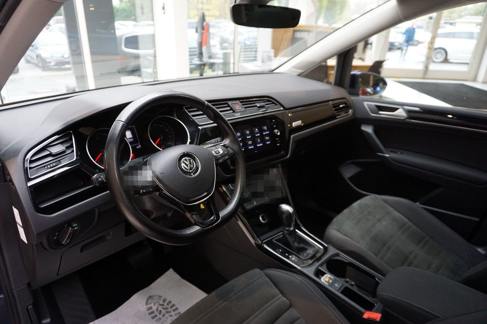 Volkswagen Touran Highline AUTOMATIK, NAVI, STANDHEIZUNG foto 16