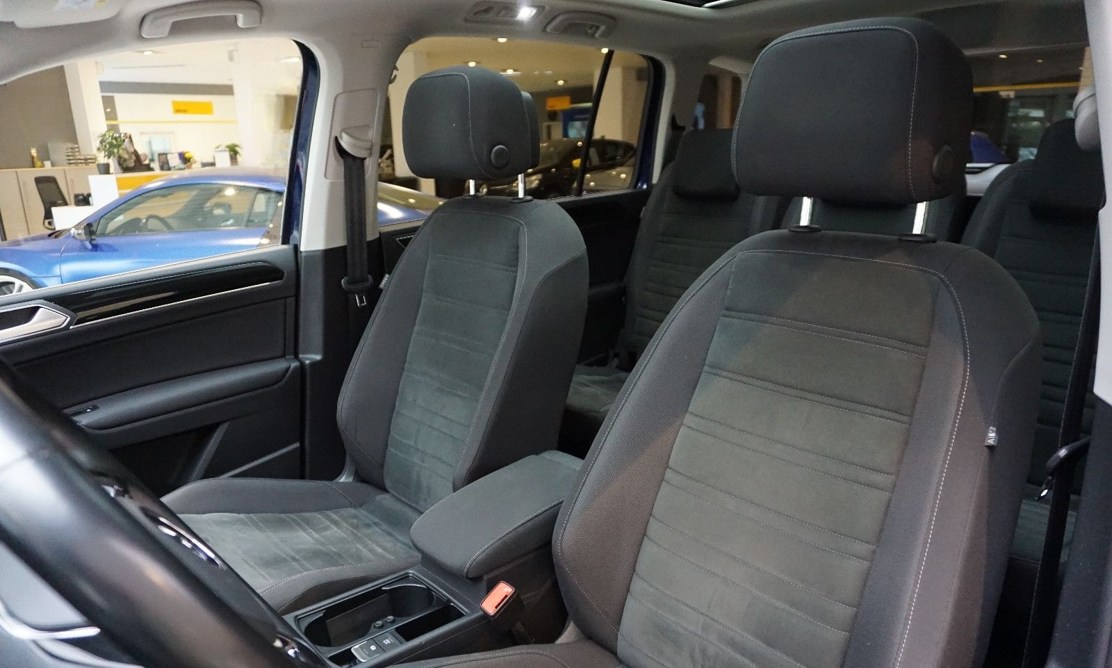 Volkswagen Touran Highline AUTOMATIK, NAVI, STANDHEIZUNG foto 17