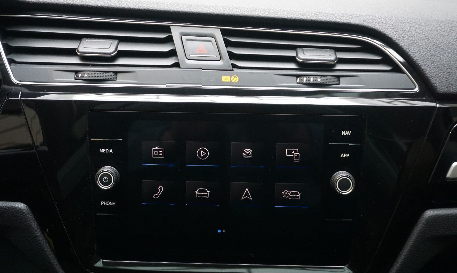 Volkswagen Touran Highline AUTOMATIK, NAVI, STANDHEIZUNG foto 9