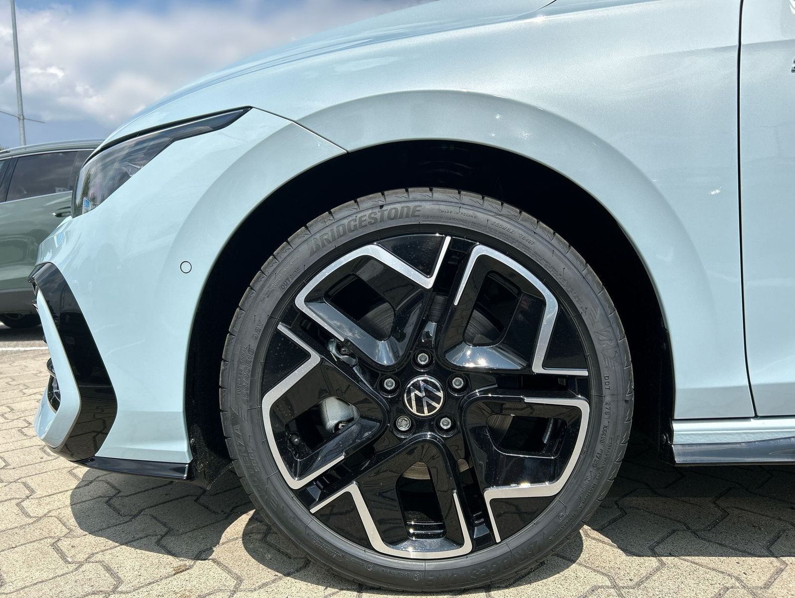 Volkswagen Golf VIII 1.5 TSI DSG R-Line Navi Panorama LED D foto 17