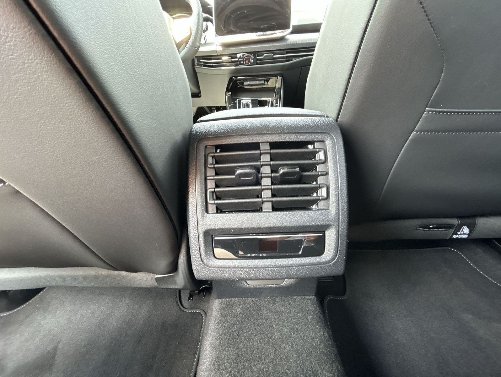 Volkswagen Golf VIII 1.5 TSI DSG R-Line Navi Panorama LED D foto 20