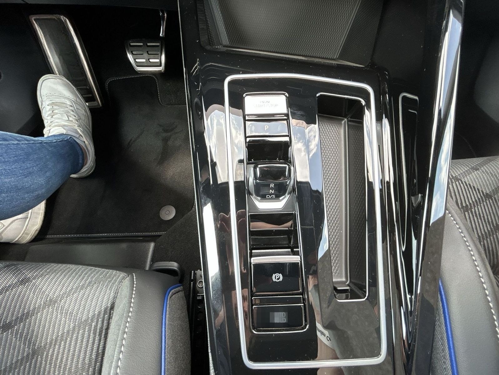 Volkswagen Golf VIII 1.5 TSI DSG R-Line Navi Panorama LED D foto 22