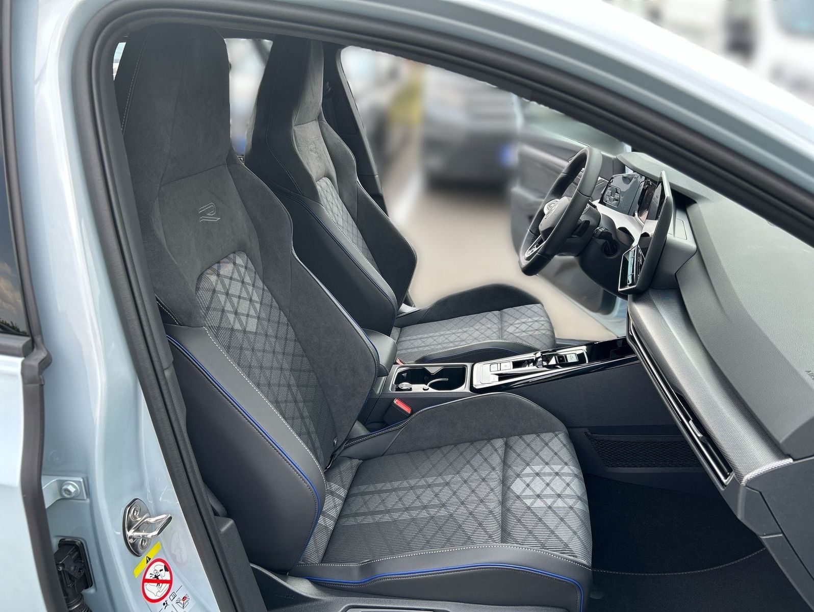 Volkswagen Golf VIII 1.5 TSI DSG R-Line Navi Panorama LED D foto 23