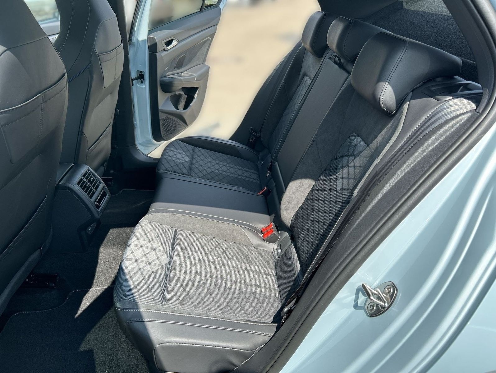 Volkswagen Golf VIII 1.5 TSI DSG R-Line Navi Panorama LED D foto 9