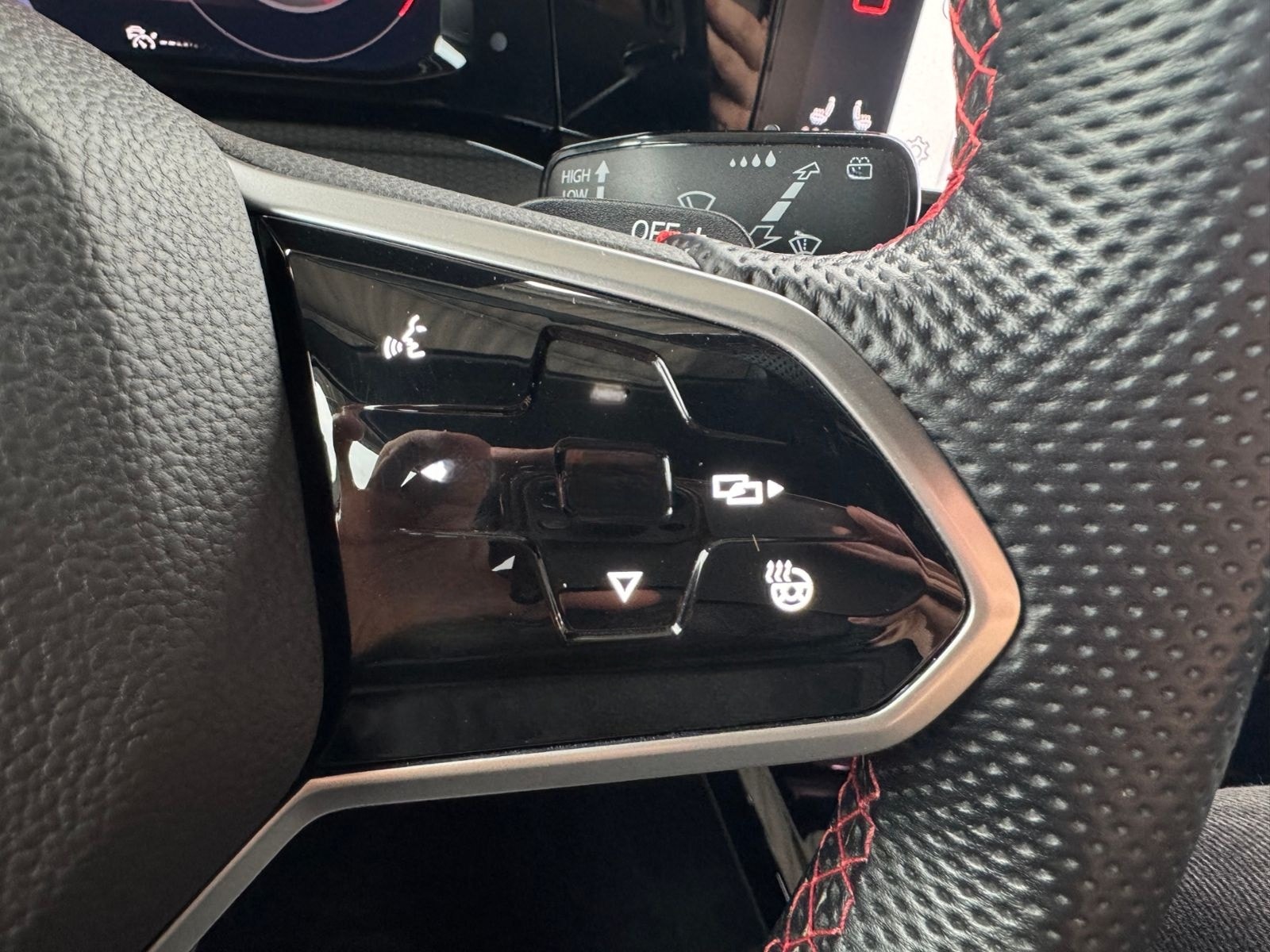 Volkswagen Golf VIII GTI Clubsport 2.0 TSI DSG PANO/19"/DCC foto 19