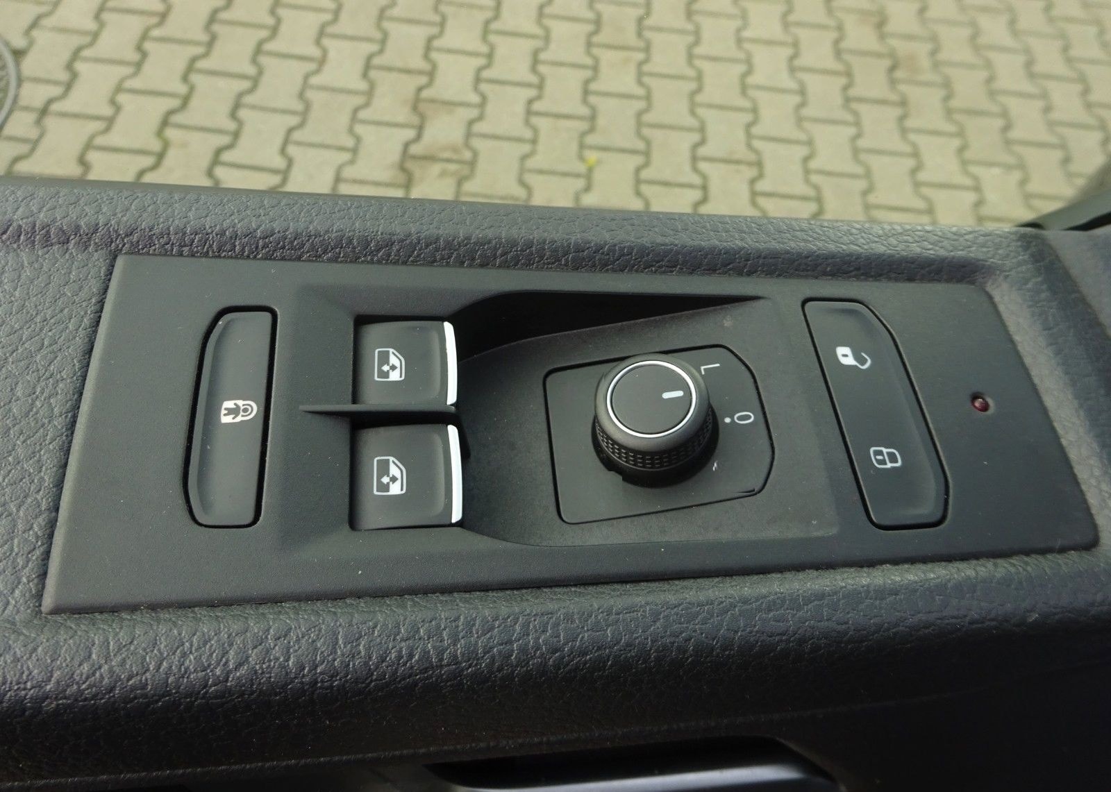 Volkswagen T6.1 Multivan 150PS DSG KR Navi Tempomat 7-Sitze foto 15