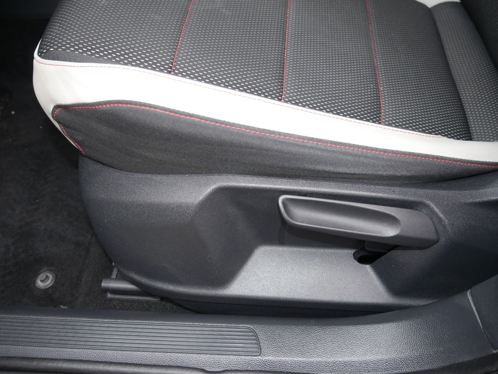 Volkswagen T-Roc 2.0 TSI Sport 4M DSG ACC NAVI SITZHZG RFK foto 12