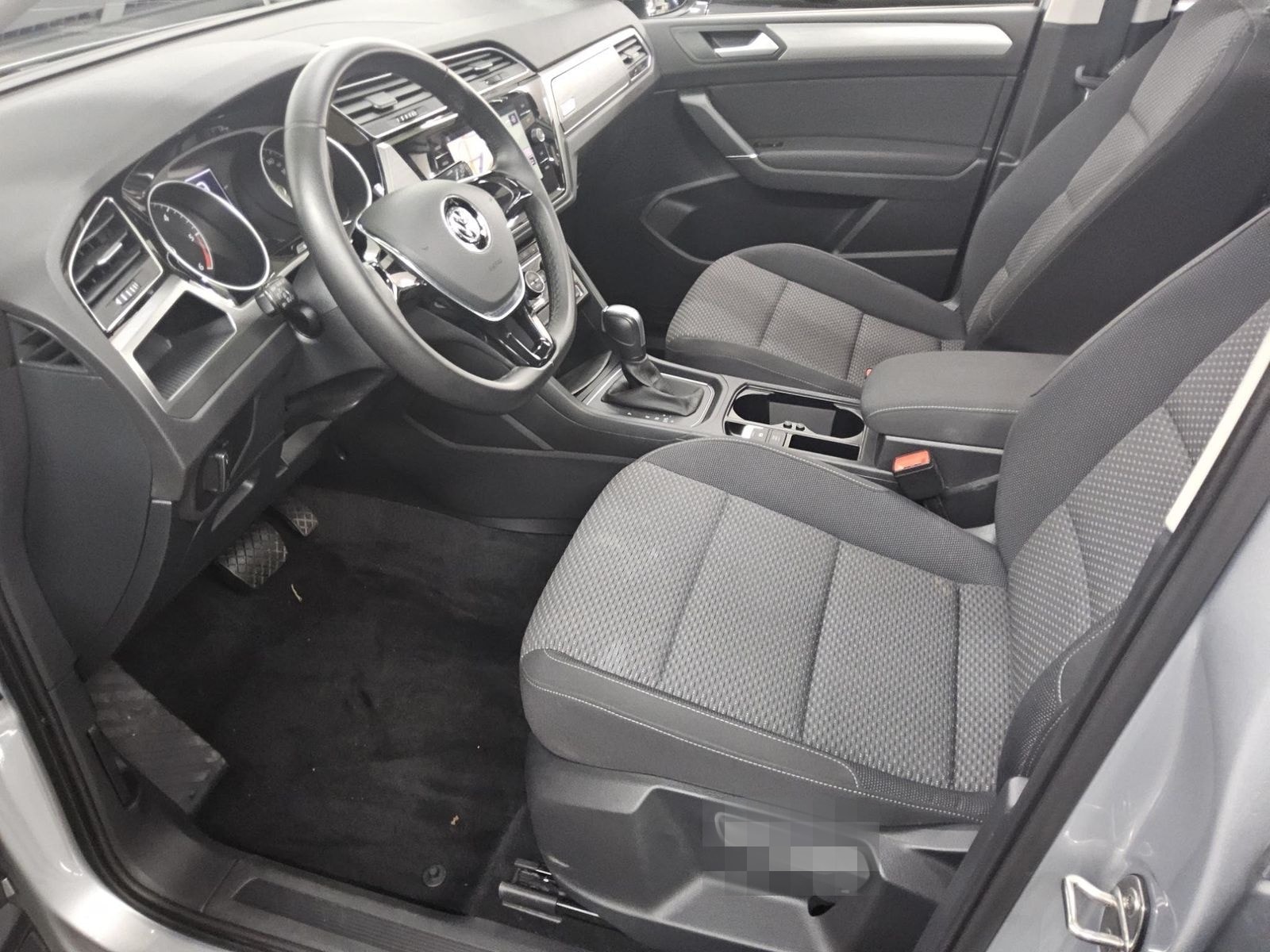 Volkswagen Touran 2.0 TDI Comf. Navi Pano RFK PDC Shz foto 8