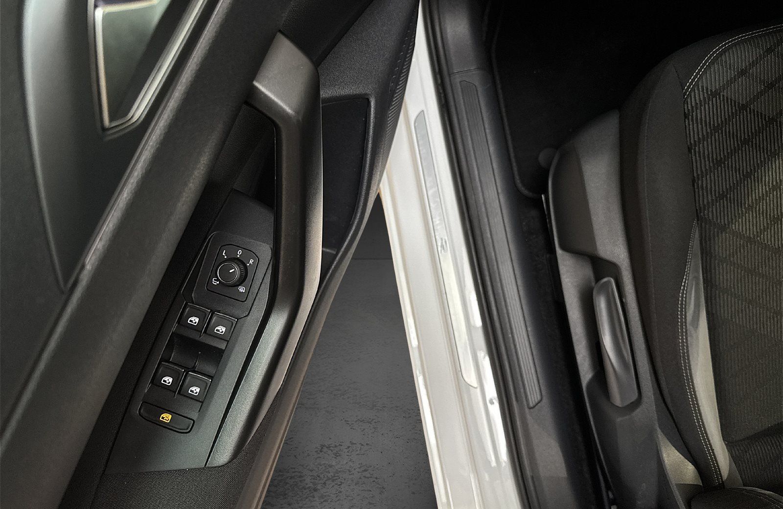 Volkswagen Taigo 1.0 TSI R-Line DSG IQ.Light Navi RFK AHK A foto 16