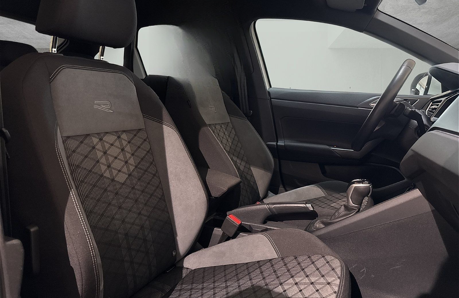 Volkswagen Taigo 1.0 TSI R-Line DSG IQ.Light Navi RFK AHK A foto 10