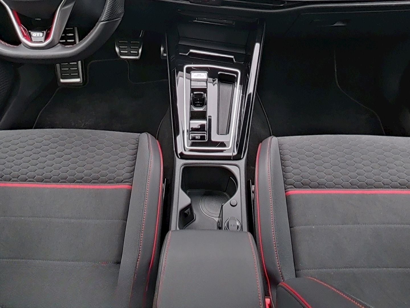 Volkswagen Golf GTI 8 2.0 TSI DSG Clubsport Blackstyle PANO foto 15