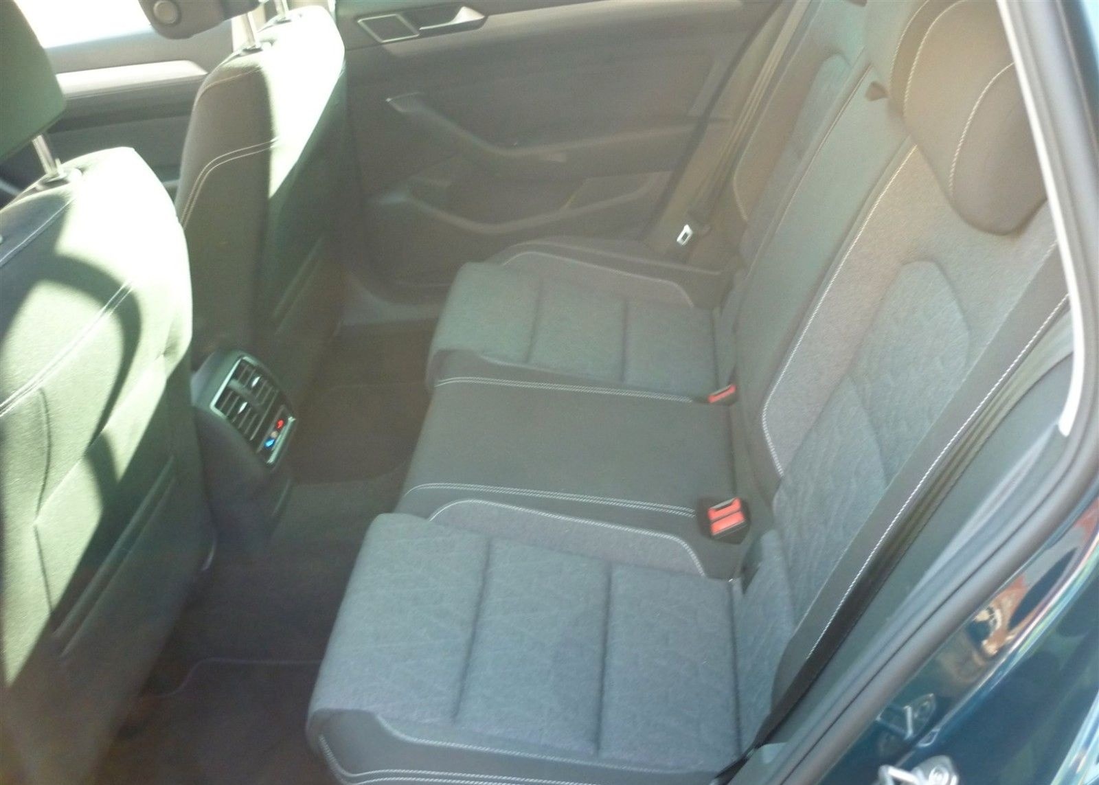 Volkswagen Passat Variant Business 2,0 TDI DSG+AHK+Navi+ACC foto 9