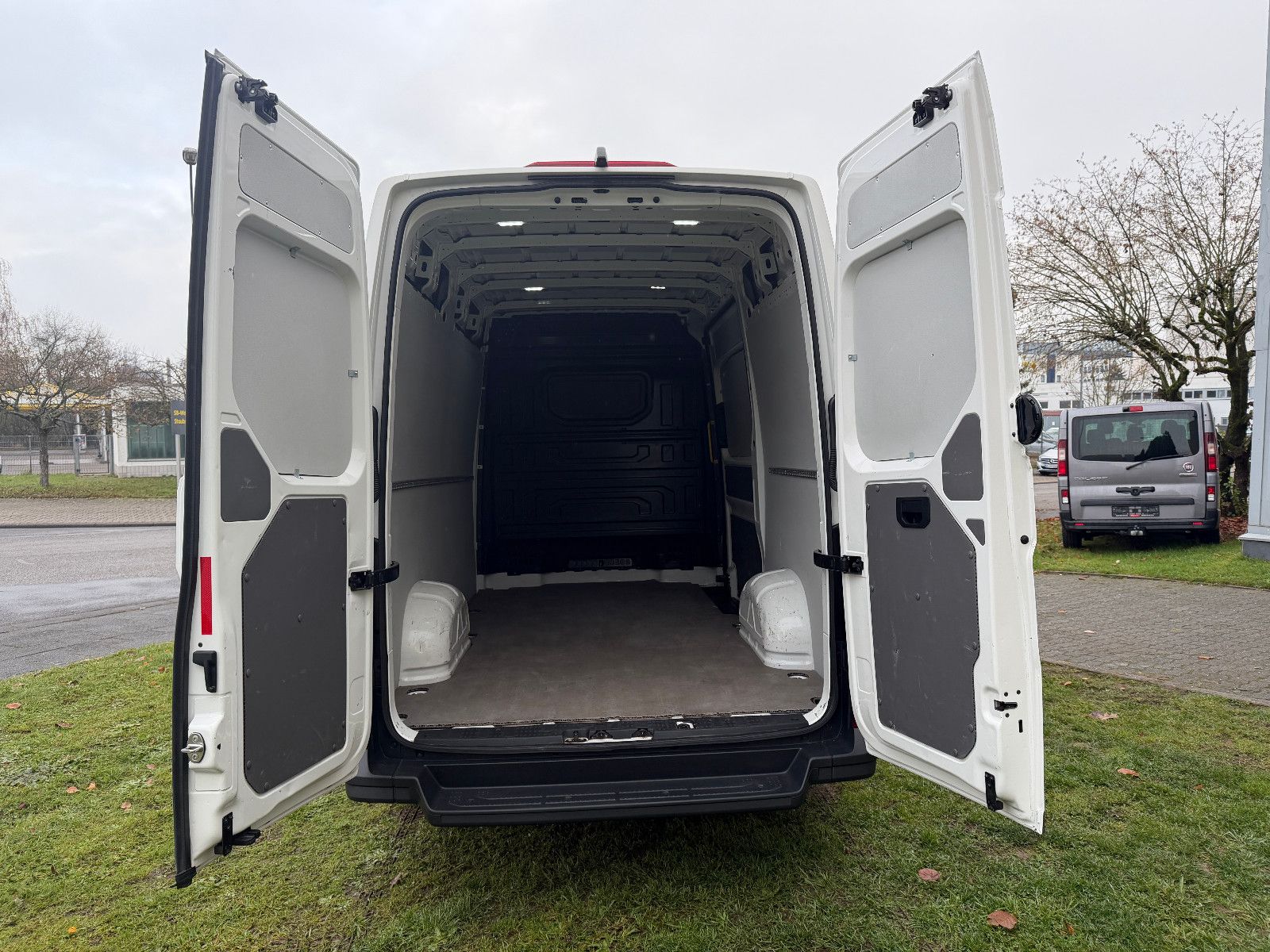 Volkswagen Crafter Kasten Kasten 30 mittellang Trendline Ho foto 7