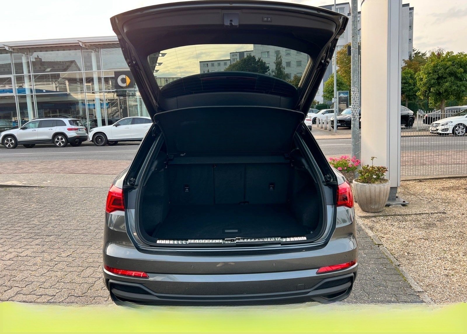 Audi Q3 S Line 2x S-LINE*KAM*LED*MMI*KeyLess*AHK V*18 foto 11