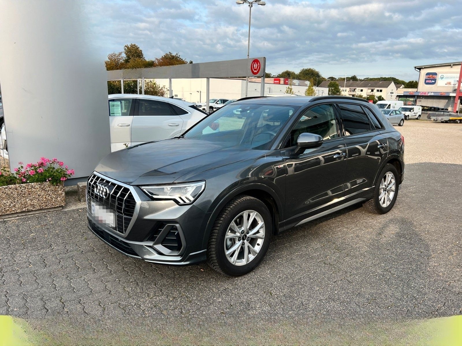 Audi Q3 S Line 2x S-LINE*KAM*LED*MMI*KeyLess*AHK V*18 foto 4