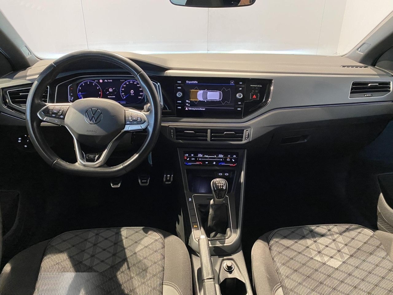 Volkswagen Taigo 1.0 TSI R-Line NAVI KLIMA AHK PANO PED PDC foto 12