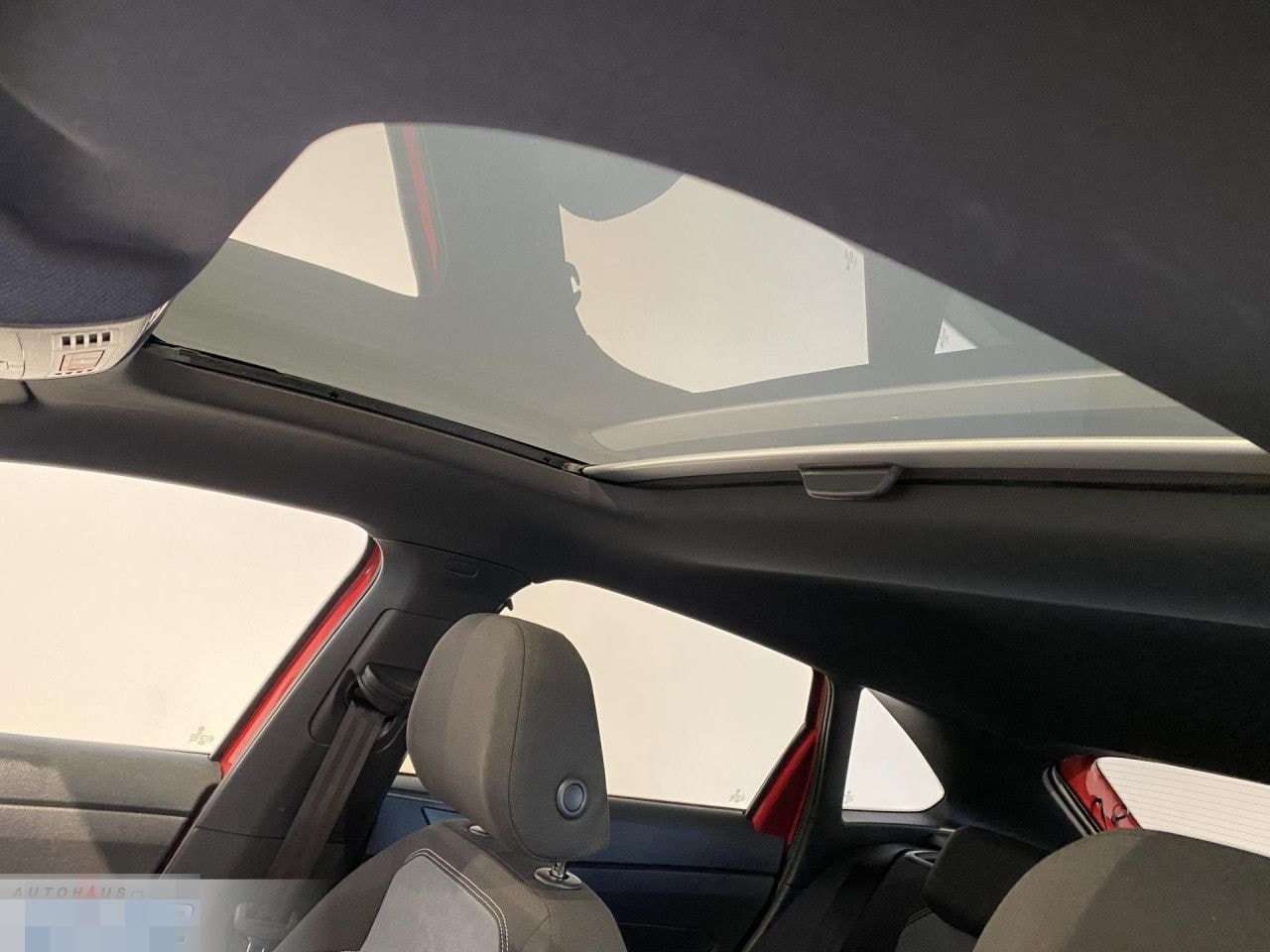 Volkswagen Taigo 1.0 TSI R-Line NAVI KLIMA AHK PANO PED PDC foto 9