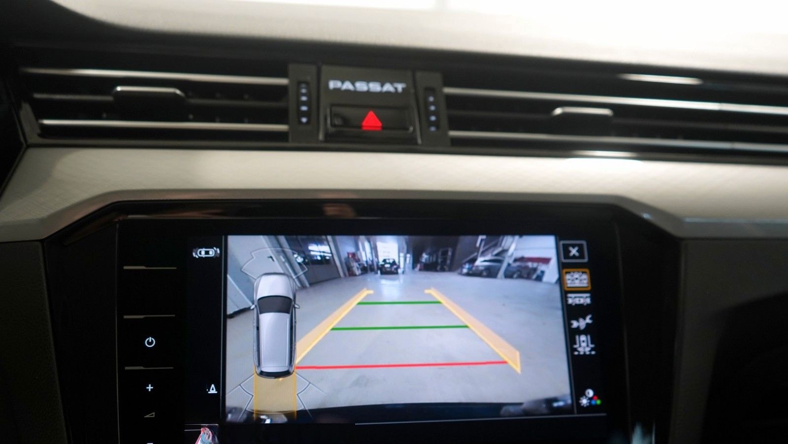 Volkswagen Passat 2.0 TDI Business *ACC*MATRIX*AHK*1.HAND foto 11