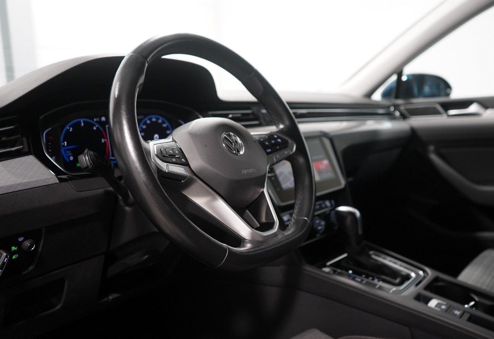 Volkswagen Passat 2.0 TDI Business *ACC*MATRIX*AHK*1.HAND foto 12