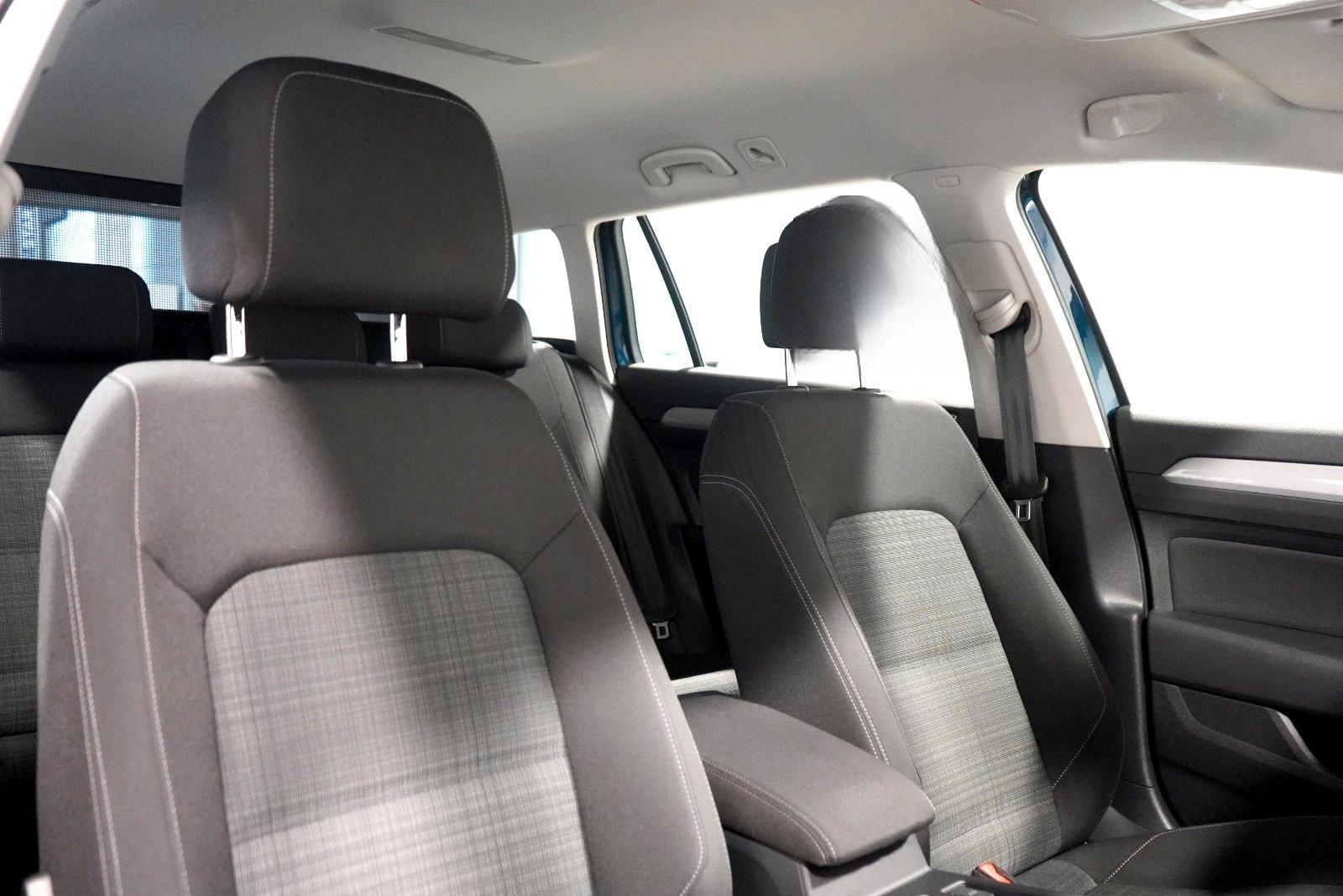 Volkswagen Passat 2.0 TDI Business *ACC*MATRIX*AHK*1.HAND foto 22