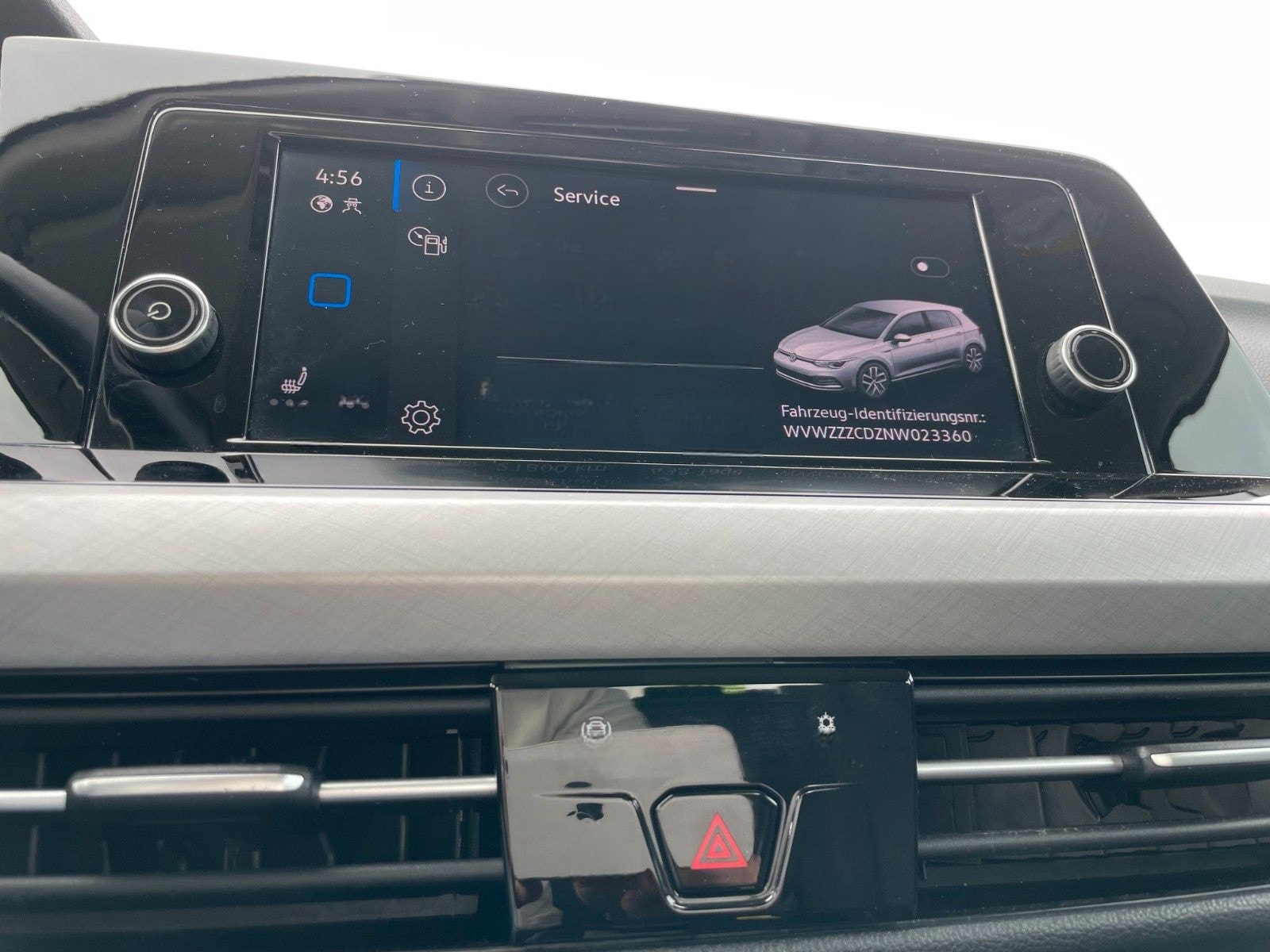 Volkswagen Golf VIII Lim. 1.5 eTSI LED PDC Ambiente foto 11