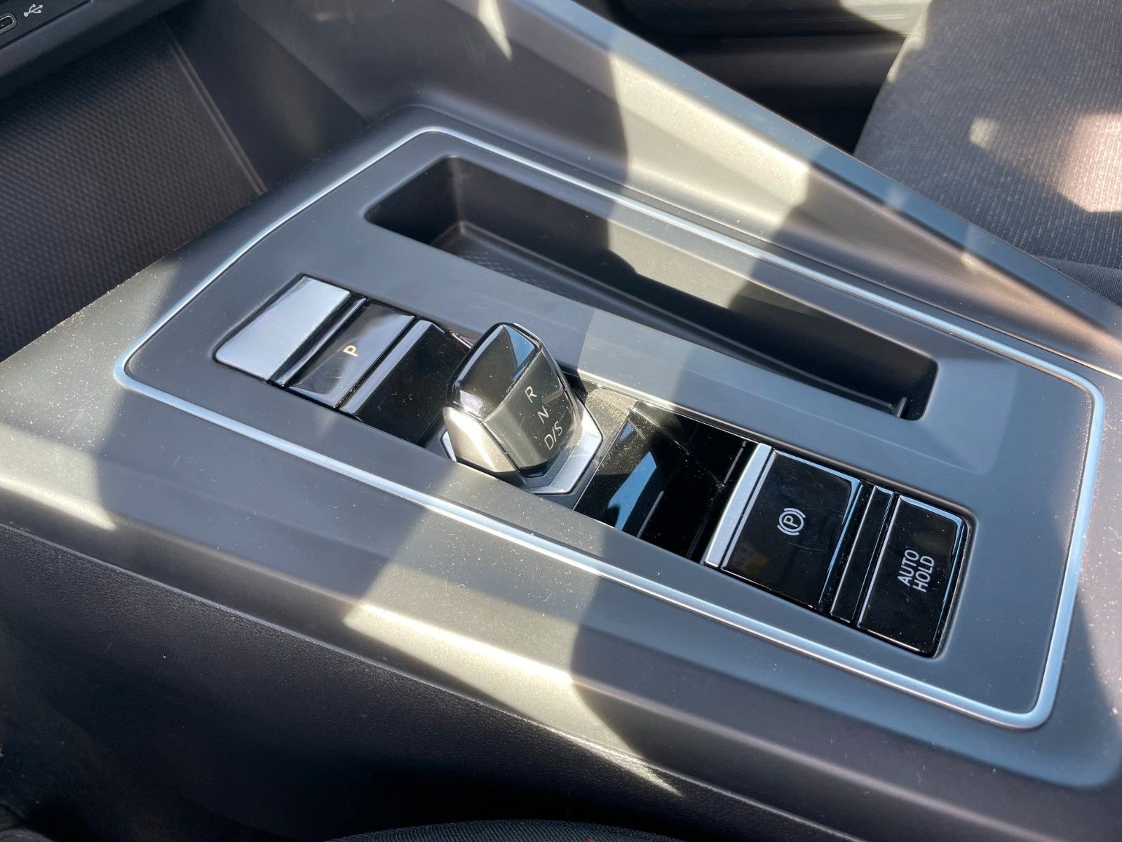 Volkswagen Golf VIII Lim. 1.5 eTSI LED PDC Ambiente foto 15