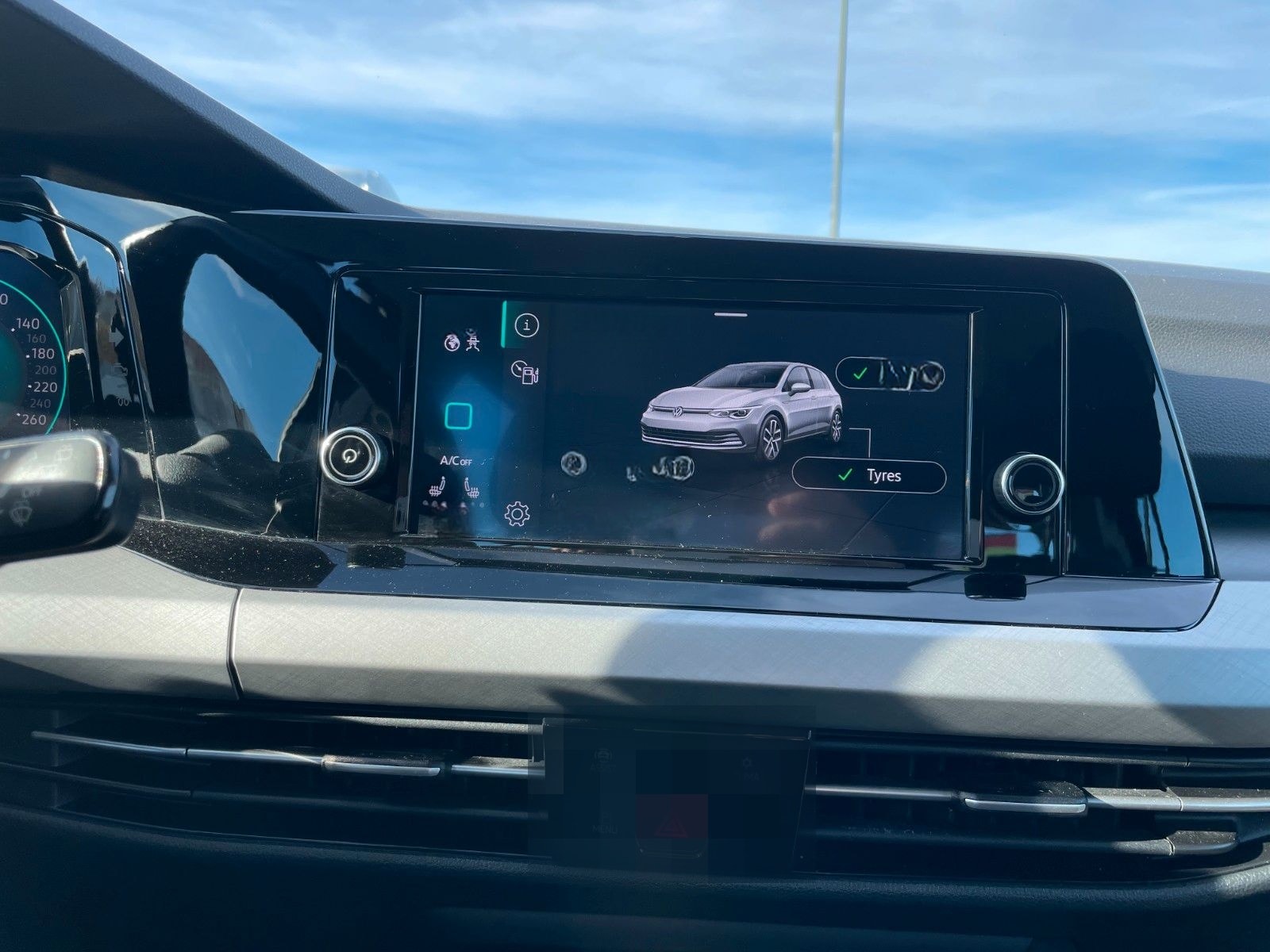 Volkswagen Golf VIII Lim. 1.5 eTSI LED PDC Ambiente foto 16