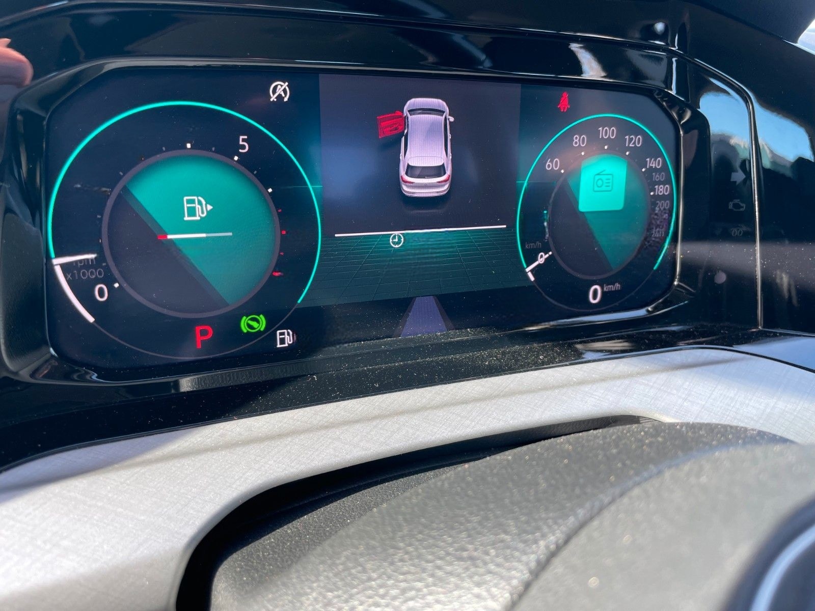 Volkswagen Golf VIII Lim. 1.5 eTSI LED PDC Ambiente foto 9