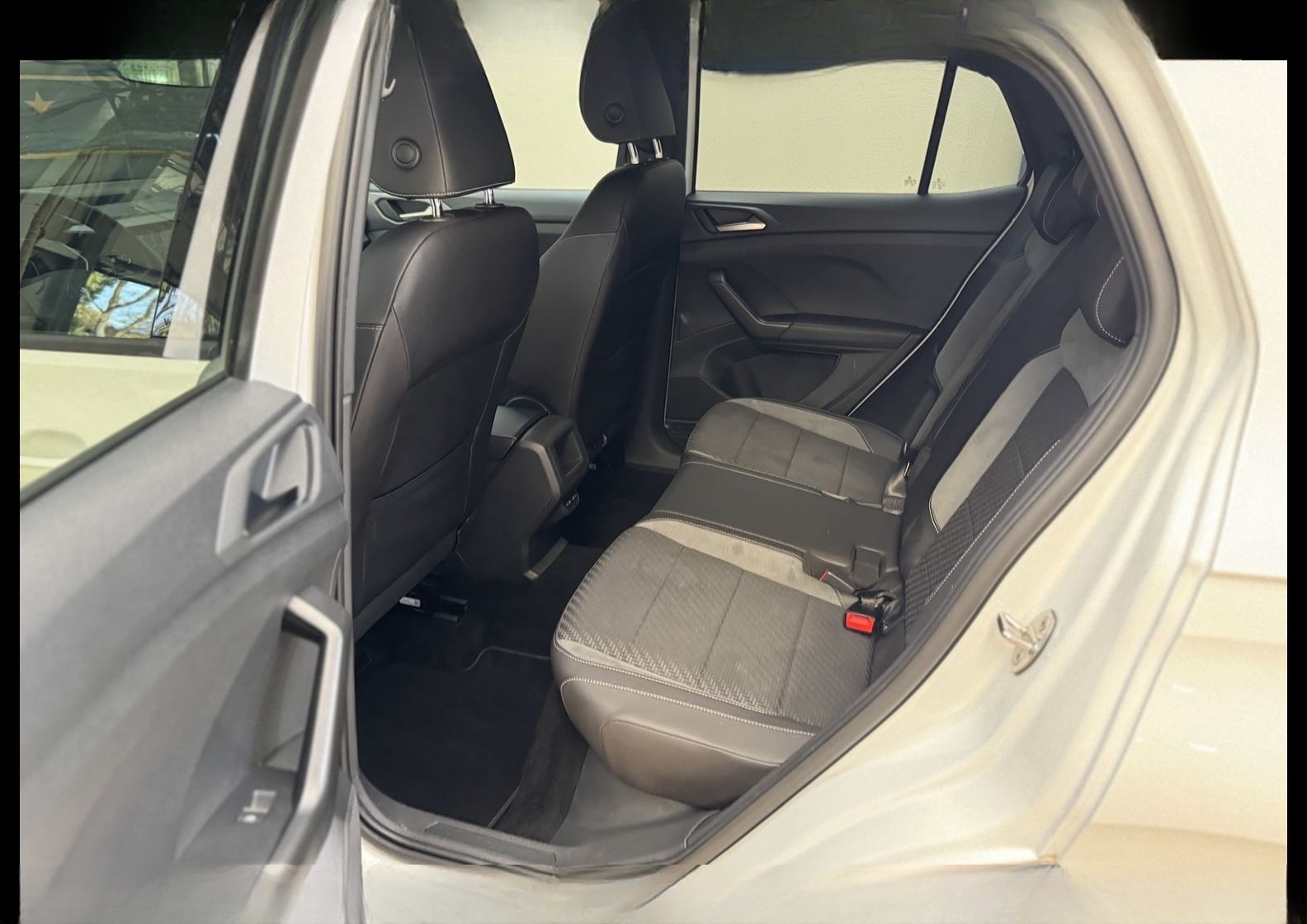 Volkswagen T-Cross R-Line 1.0 TSI DSG Teilleder/18/Navi/LED foto 14