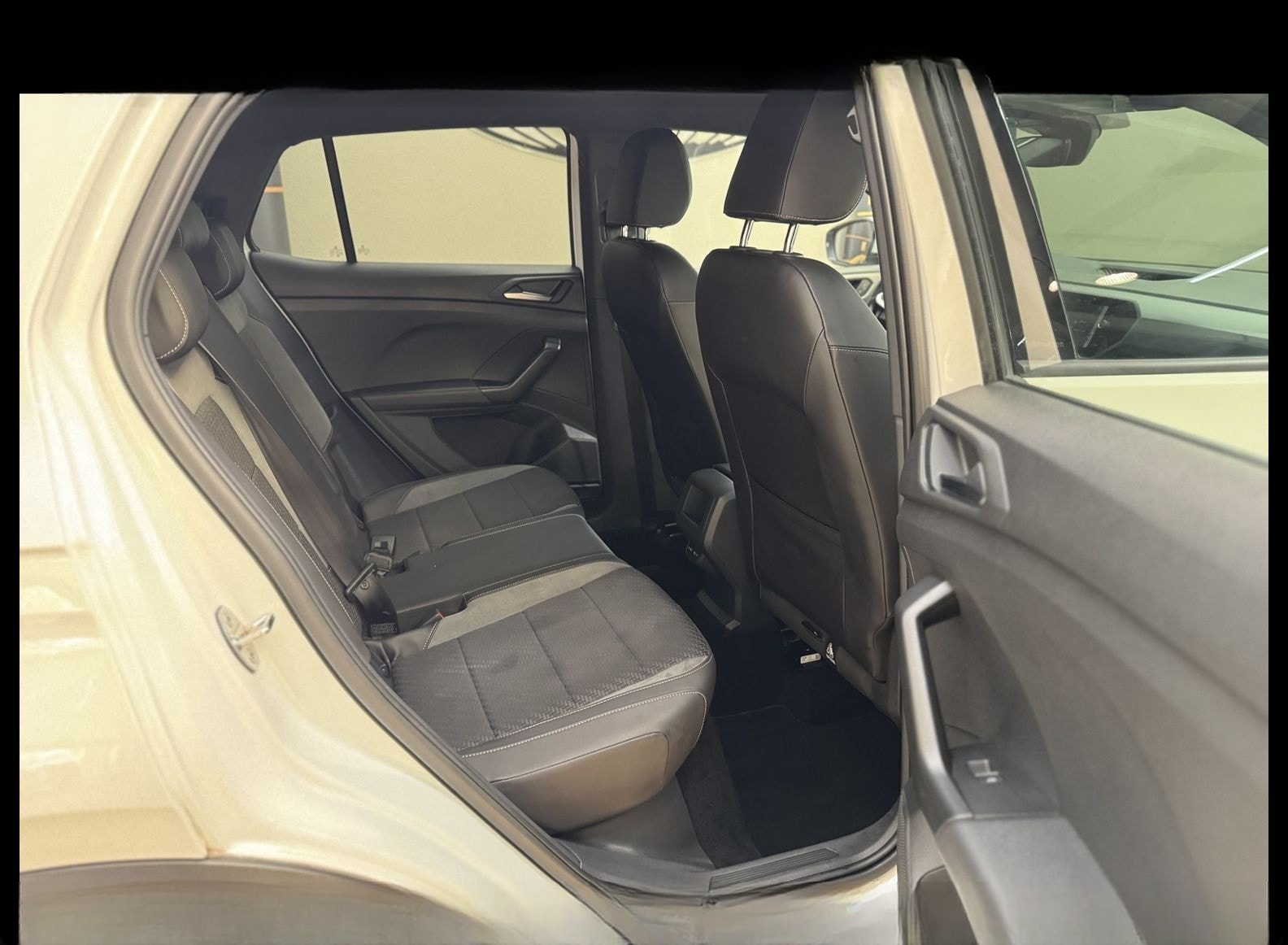 Volkswagen T-Cross R-Line 1.0 TSI DSG Teilleder/18/Navi/LED foto 15