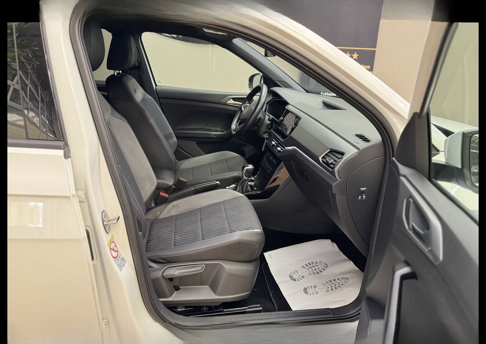 Volkswagen T-Cross R-Line 1.0 TSI DSG Teilleder/18/Navi/LED foto 16