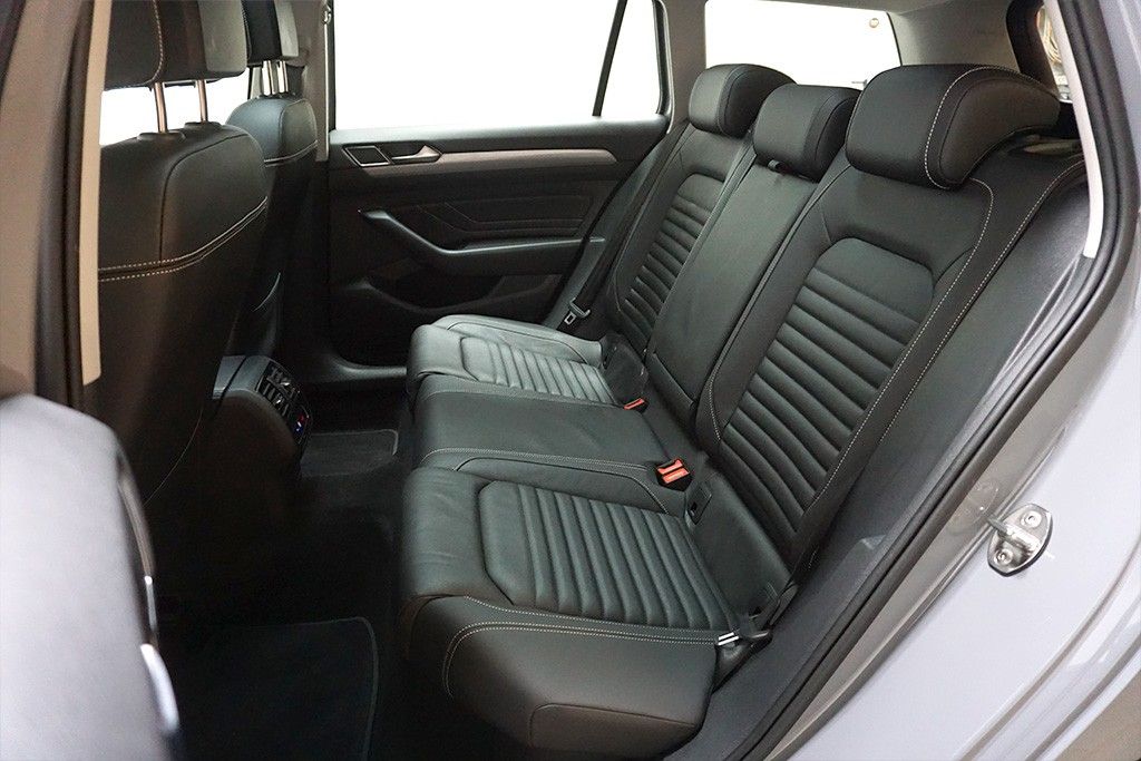 Volkswagen Passat 2.0TDI DSG R-Line Pano AHK LEDER NAVI LED foto 14