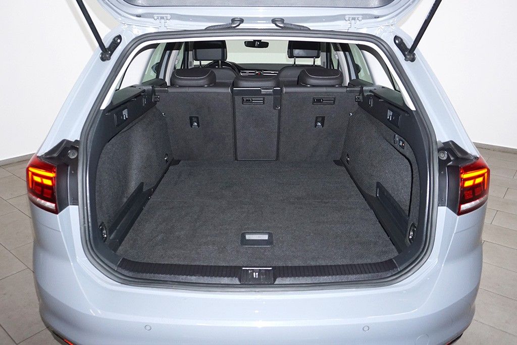 Volkswagen Passat 2.0TDI DSG R-Line Pano AHK LEDER NAVI LED foto 15