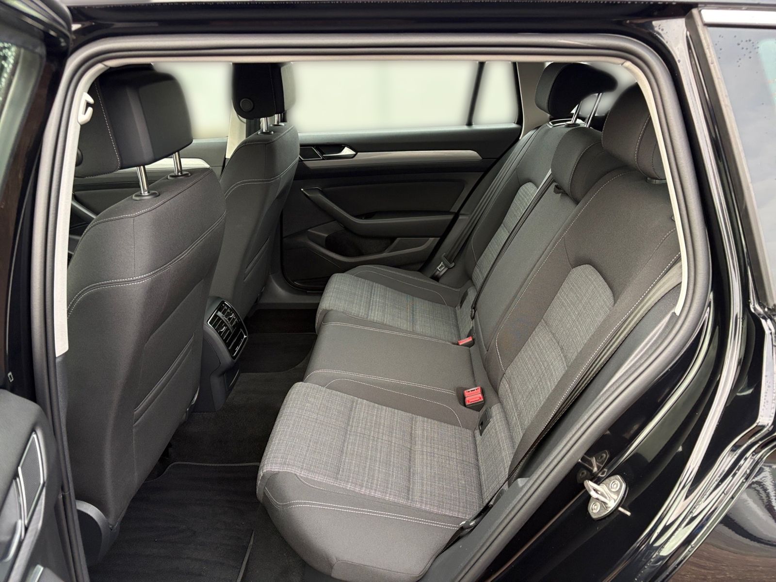 Volkswagen Passat Variant 2.0 TDI DSG BUSINESS +LED +ACC +R foto 14