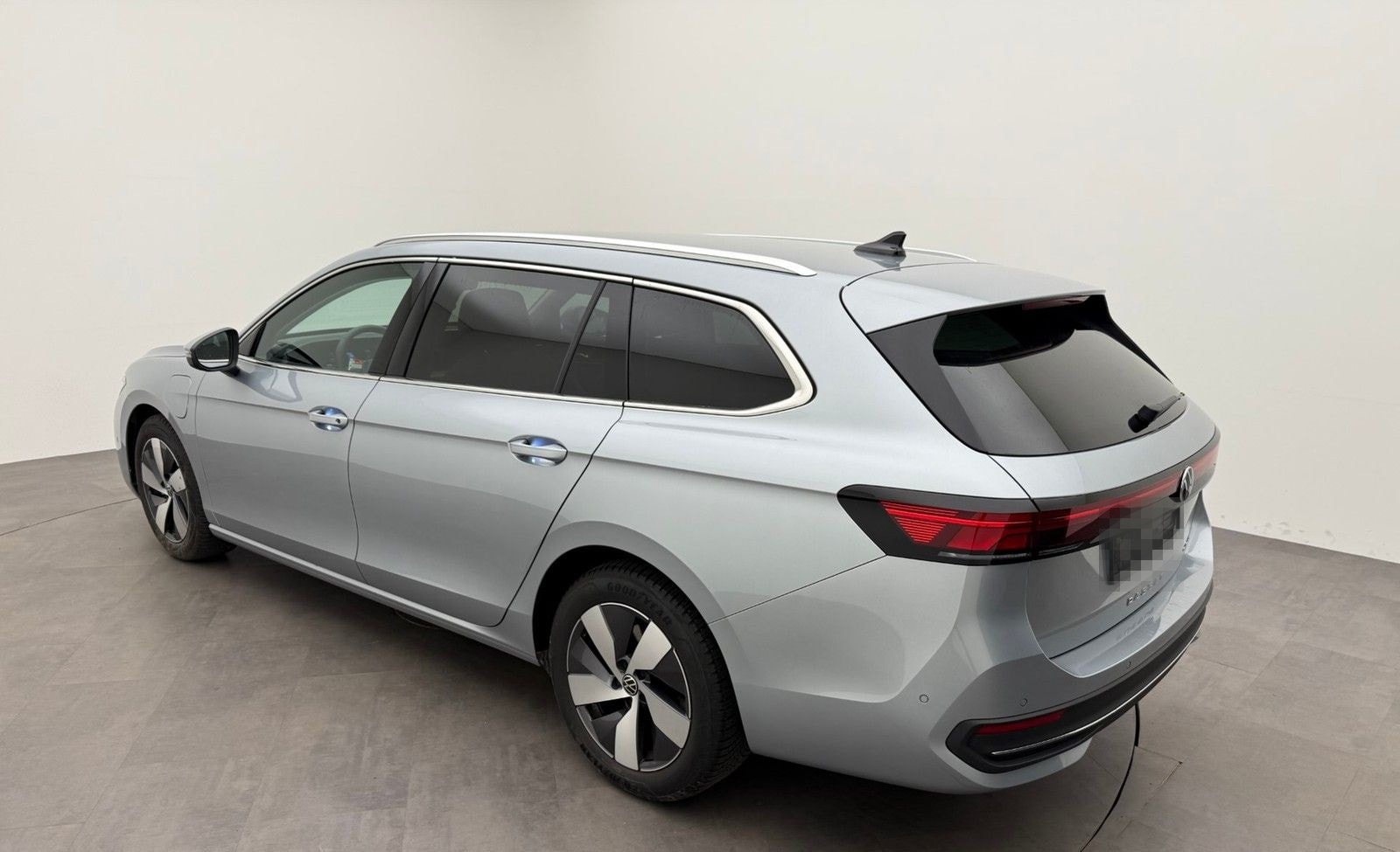 Volkswagen Passat Variant PA 1.5 eHybrid Business HeadAHK foto 15