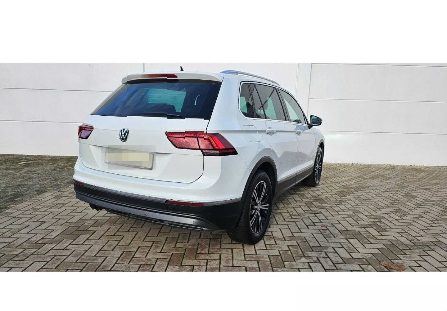Volkswagen Tiguan Highline BMT TDI 2.0 Pano AHK ab. Navi AC foto 2