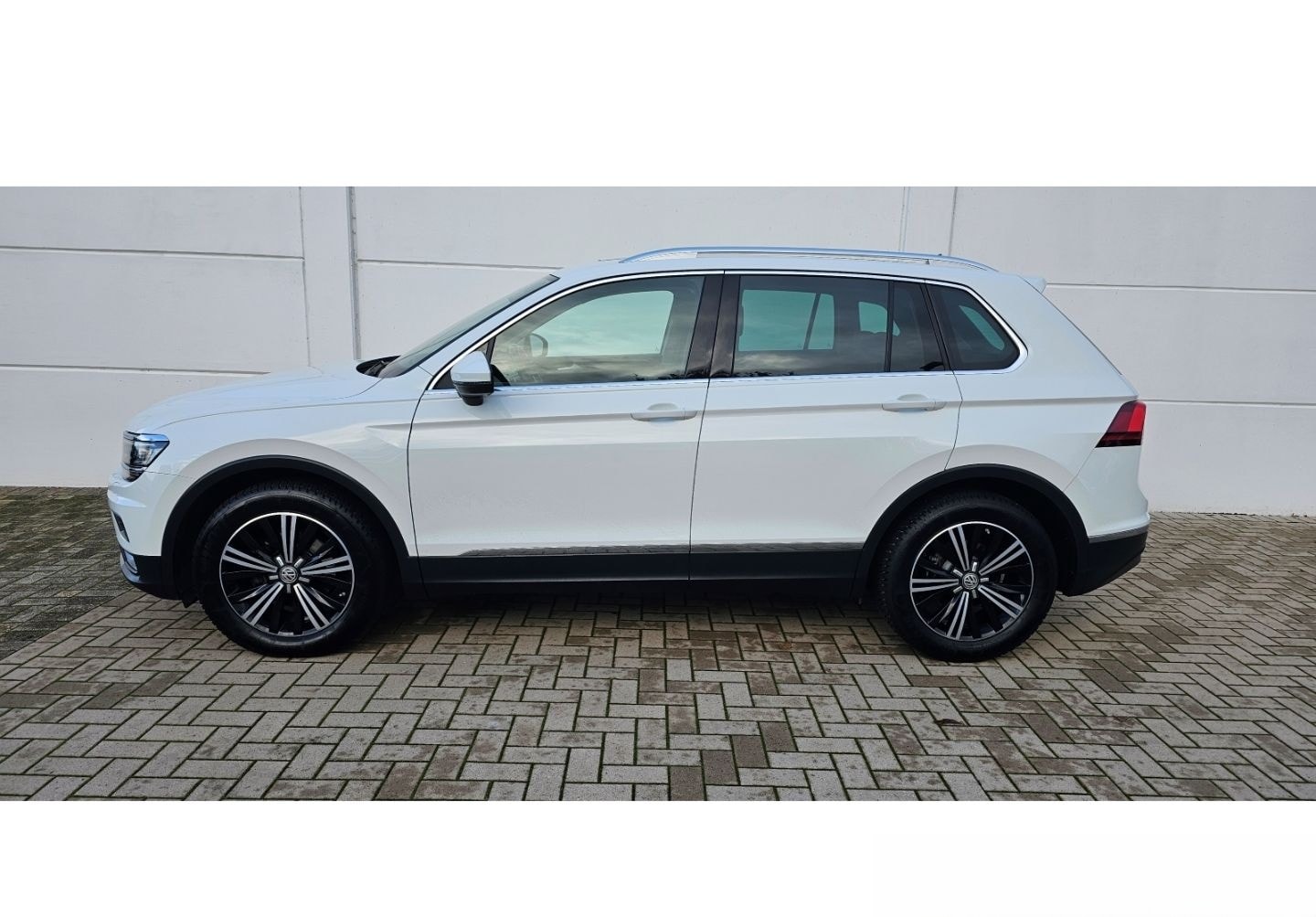 Volkswagen Tiguan Highline BMT TDI 2.0 Pano AHK ab. Navi AC foto 5