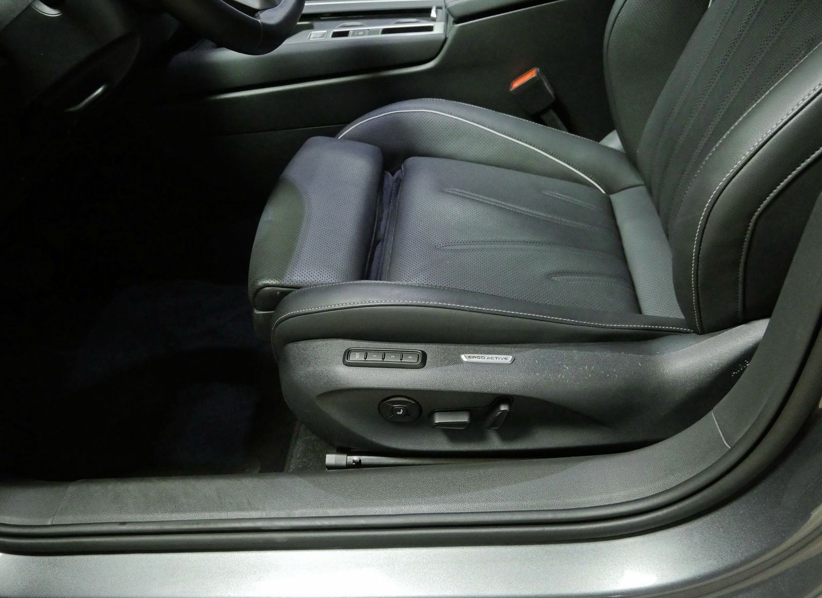 Volkswagen Passat Variant Business 2.0 TDI Leder*RFK*AHK*DC foto 24