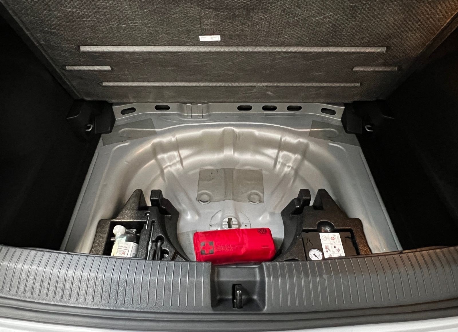 Volkswagen T-Roc 1.5 TSI Active Navi ACC LED SZH 17 Zoll foto 24